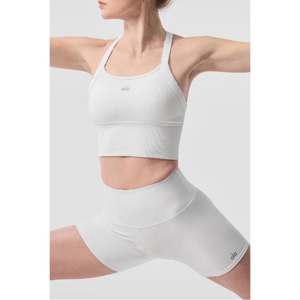 New ALO Yoga White Ribbed Sports Bra - Picture 2 of 6